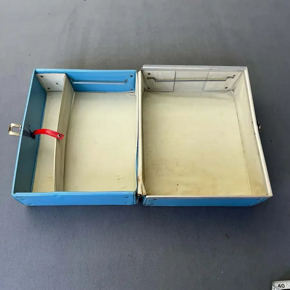 Vintage 1962 Mattel Barbie Ponytail Doll Carrying Case Wardrobe